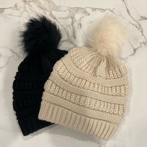 Women’s bundle of pom-Pom beanies
